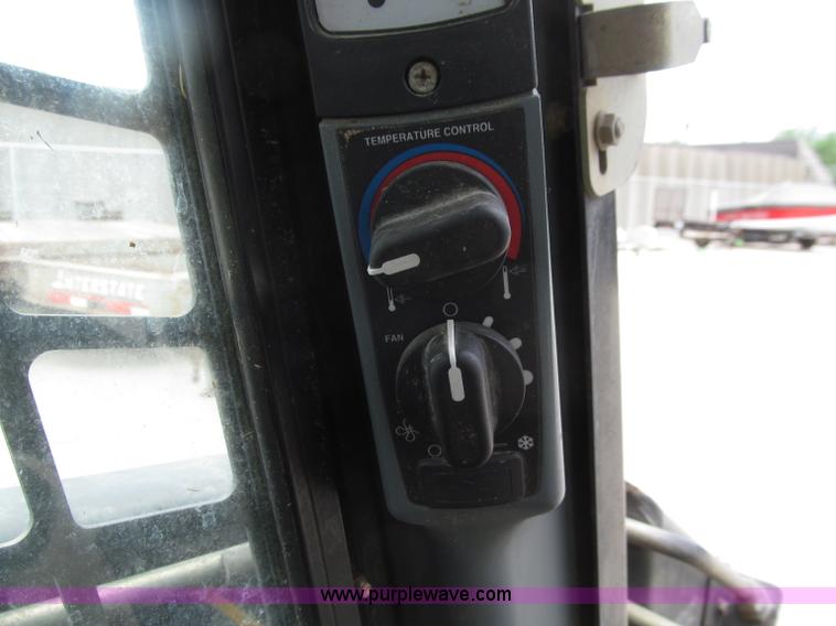 image for item D7427 2008 New Holland L175 skid steer