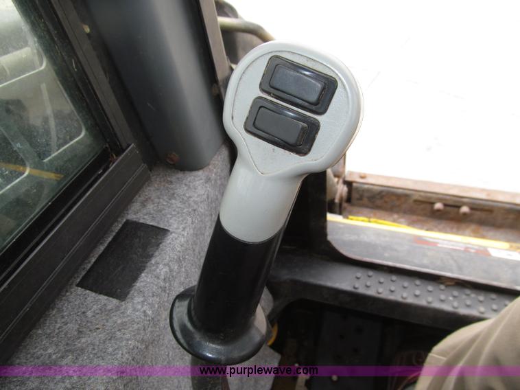 image for item D7427 2008 New Holland L175 skid steer