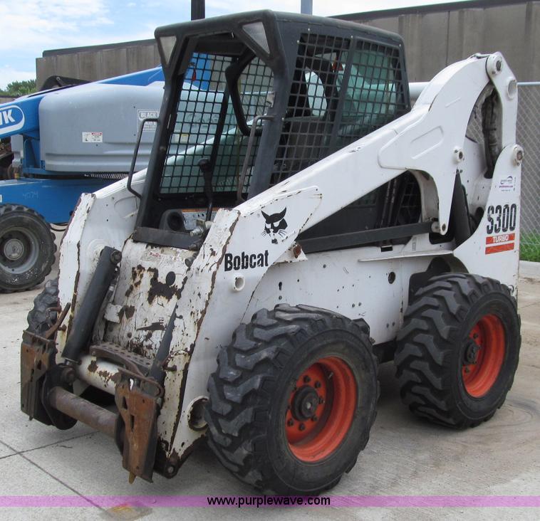 image for item D7428 2002 Bobcat S300 skid steer