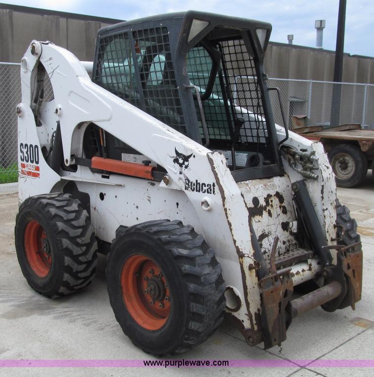 image for item D7428 2002 Bobcat S300 skid steer