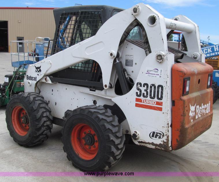 image for item D7428 2002 Bobcat S300 skid steer