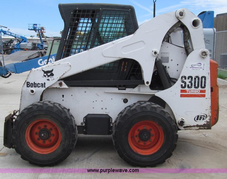 image for item D7428 2002 Bobcat S300 skid steer
