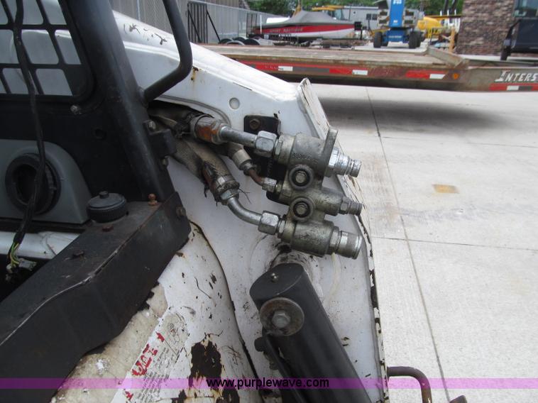 image for item D7428 2002 Bobcat S300 skid steer