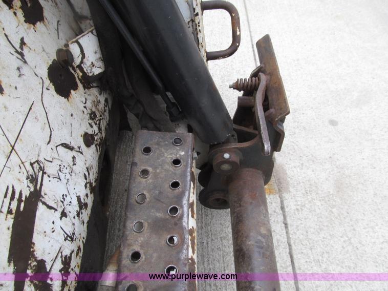 image for item D7428 2002 Bobcat S300 skid steer