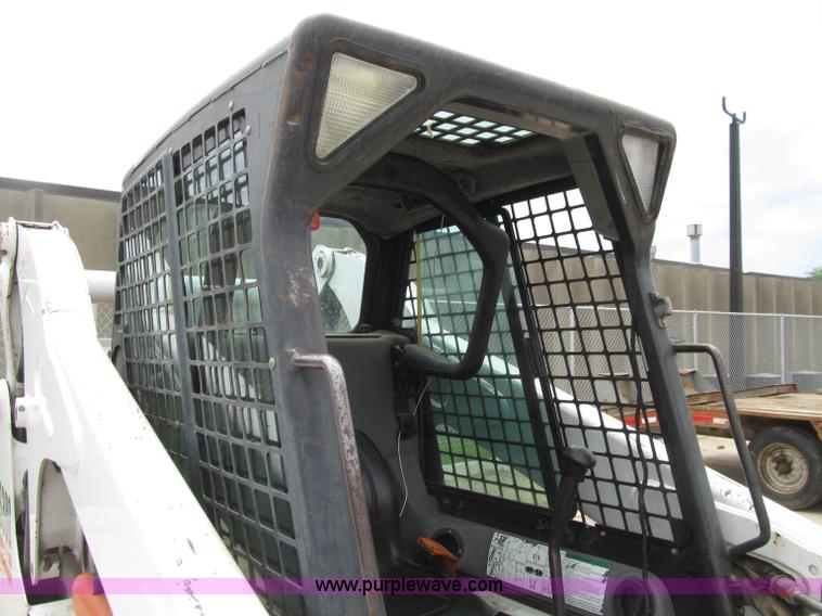 image for item D7428 2002 Bobcat S300 skid steer