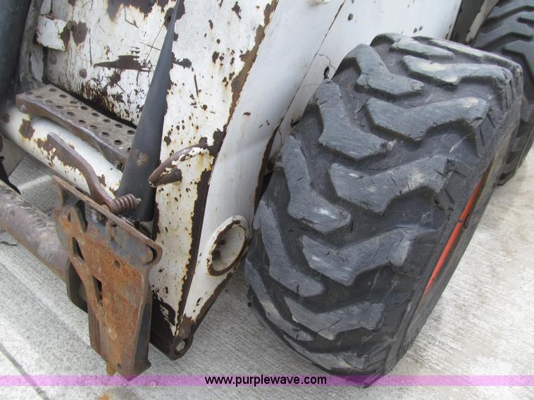 image for item D7428 2002 Bobcat S300 skid steer