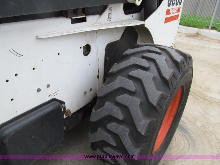 image for item D7428 2002 Bobcat S300 skid steer