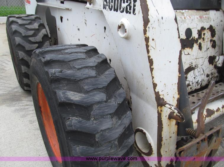 image for item D7428 2002 Bobcat S300 skid steer