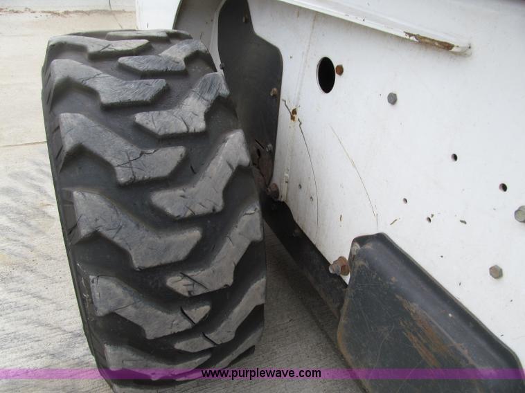 image for item D7428 2002 Bobcat S300 skid steer
