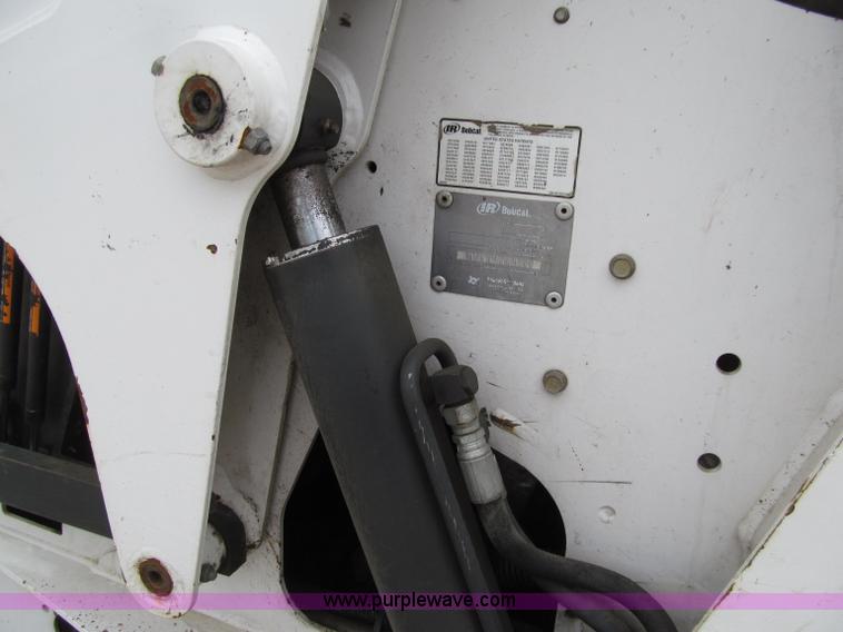image for item D7428 2002 Bobcat S300 skid steer