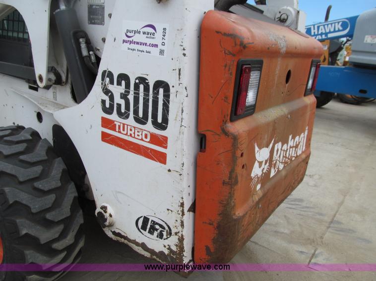 image for item D7428 2002 Bobcat S300 skid steer