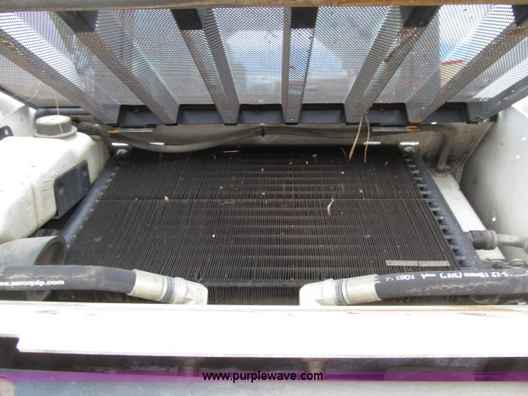 image for item D7428 2002 Bobcat S300 skid steer