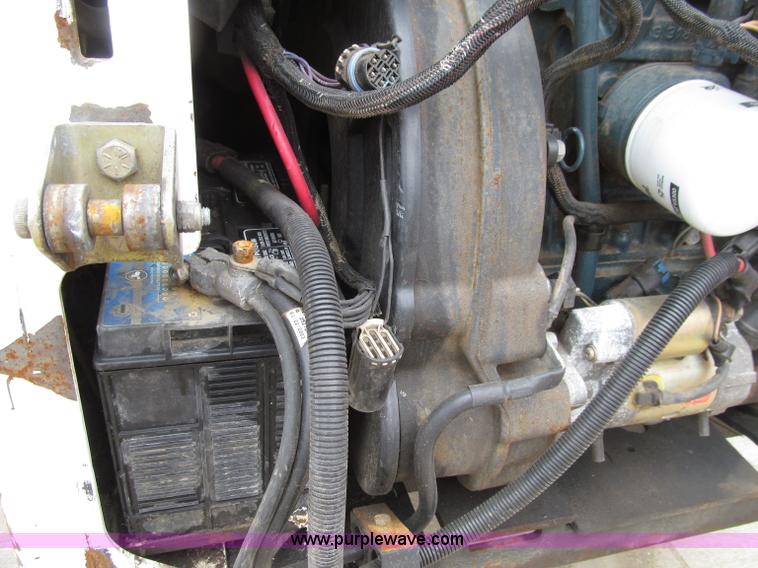 image for item D7428 2002 Bobcat S300 skid steer