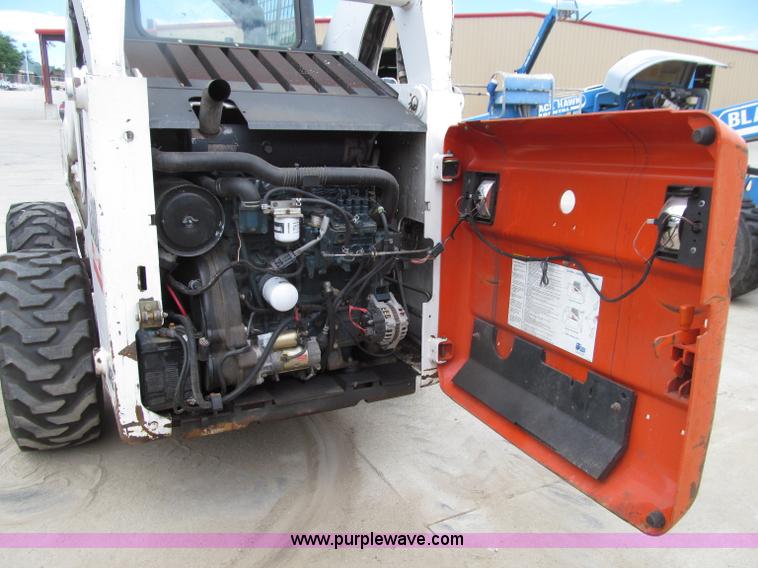 image for item D7428 2002 Bobcat S300 skid steer