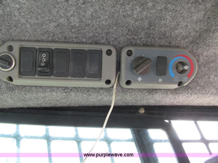 image for item D7428 2002 Bobcat S300 skid steer