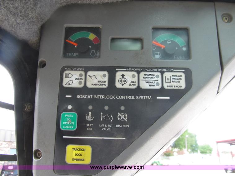 image for item D7428 2002 Bobcat S300 skid steer