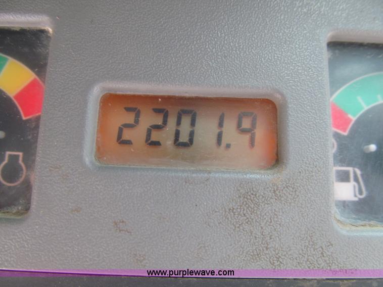 image for item D7428 2002 Bobcat S300 skid steer