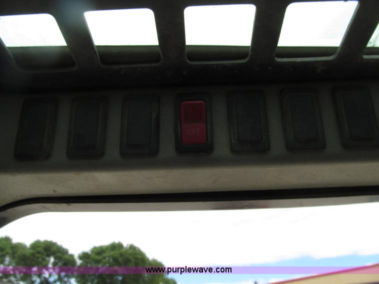 image for item D7428 2002 Bobcat S300 skid steer