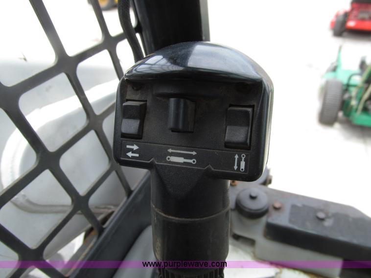 image for item D7428 2002 Bobcat S300 skid steer