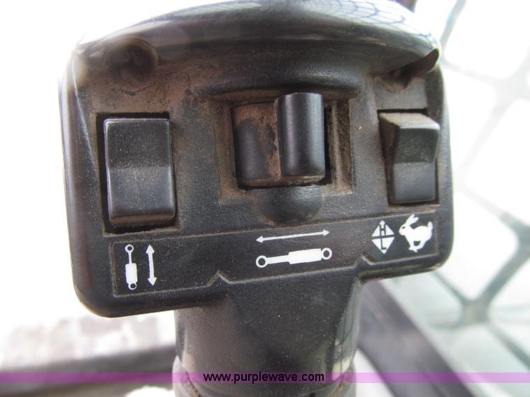 image for item D7428 2002 Bobcat S300 skid steer