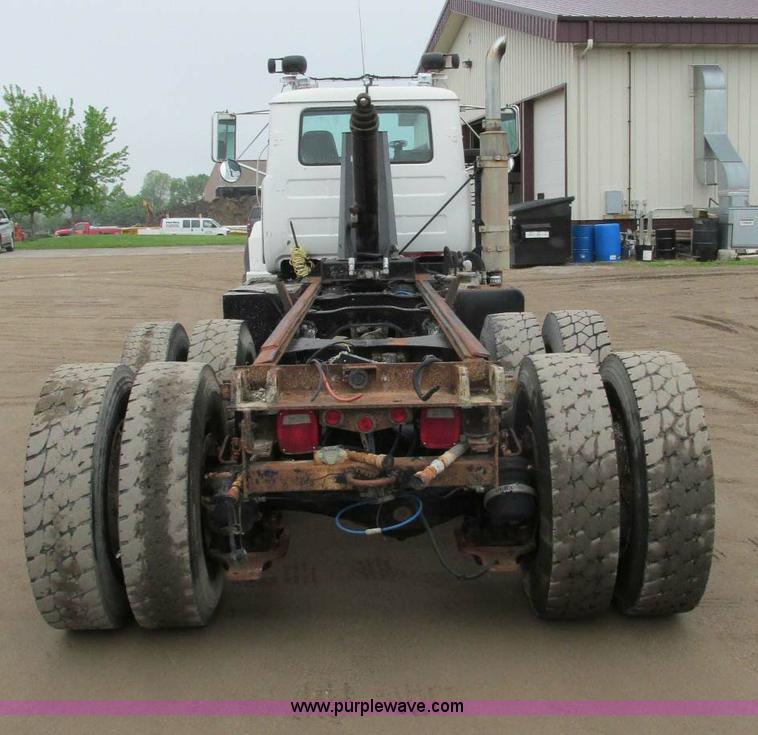 image for item E5145 1994 Mack RD690S truck cab and chassis