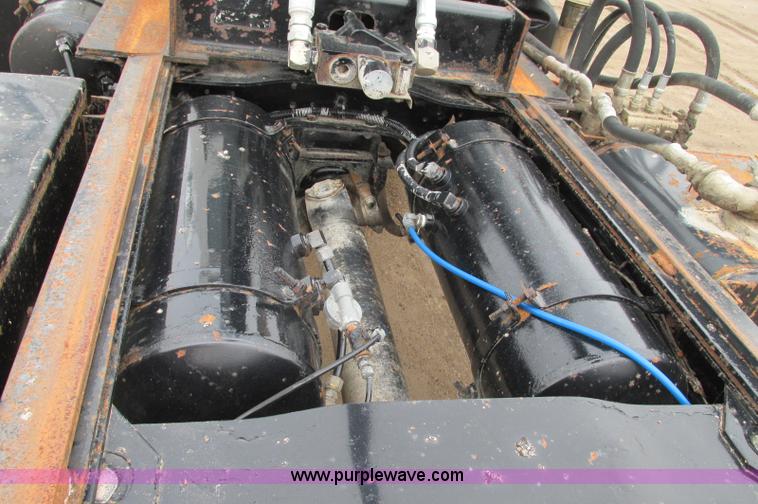 image for item E5145 1994 Mack RD690S truck cab and chassis