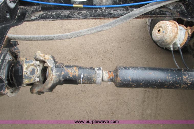 image for item E5145 1994 Mack RD690S truck cab and chassis