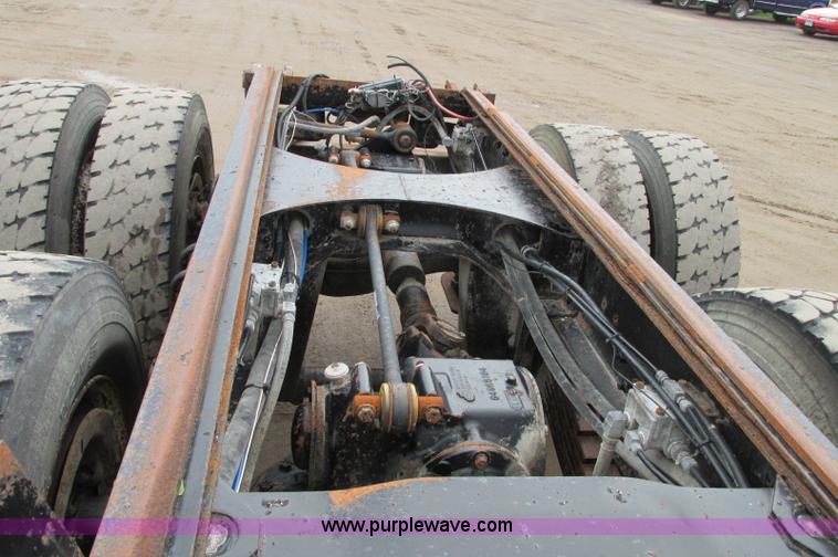 image for item E5145 1994 Mack RD690S truck cab and chassis