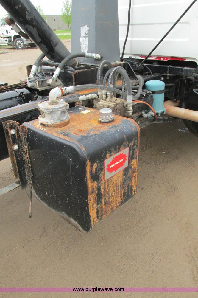 image for item E5145 1994 Mack RD690S truck cab and chassis