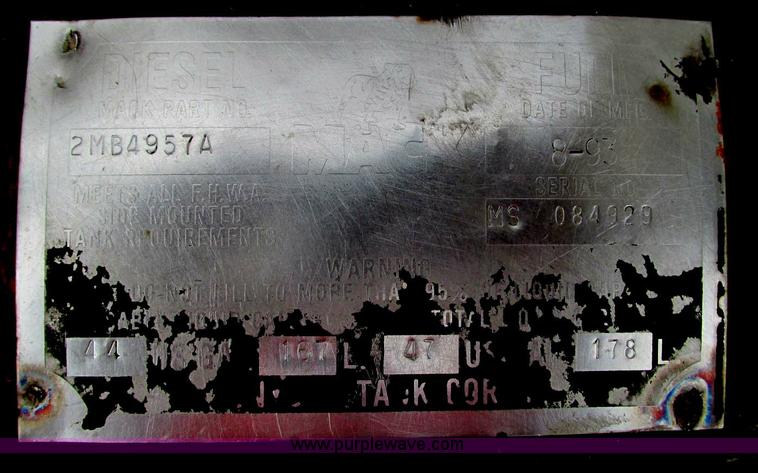 image for item E5145 1994 Mack RD690S truck cab and chassis