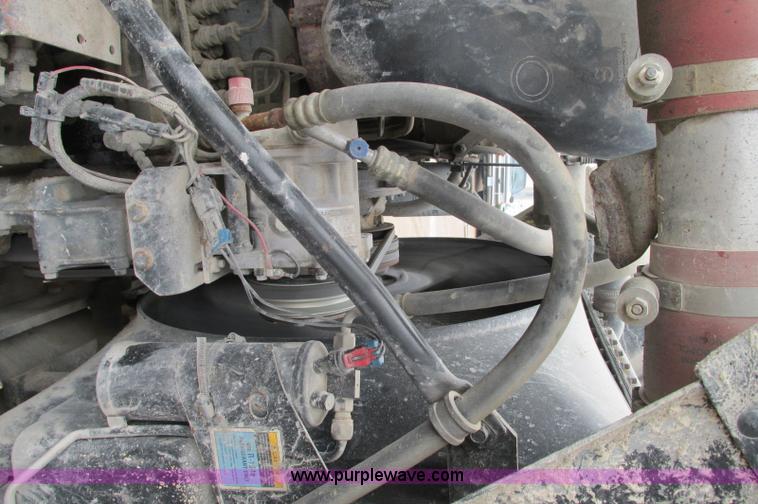 image for item E5145 1994 Mack RD690S truck cab and chassis