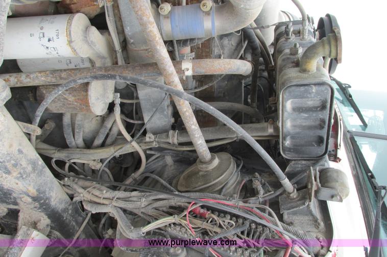 image for item E5145 1994 Mack RD690S truck cab and chassis