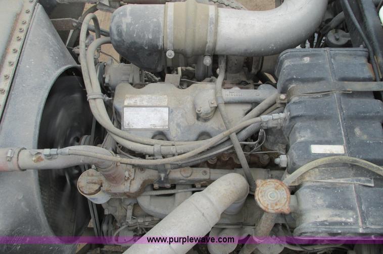 image for item E5145 1994 Mack RD690S truck cab and chassis