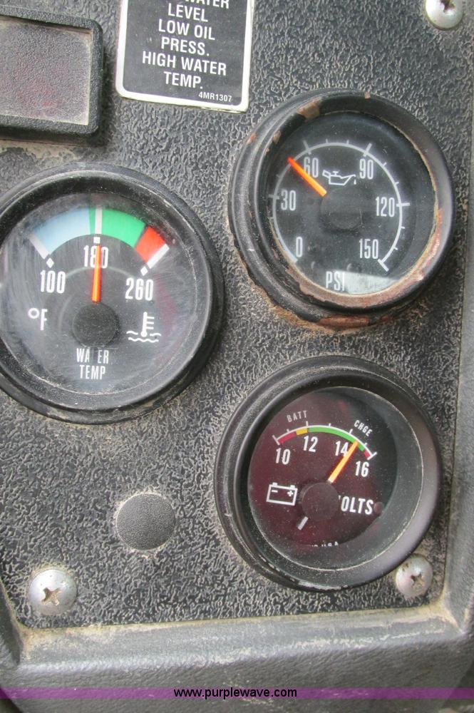 image for item E5145 1994 Mack RD690S truck cab and chassis