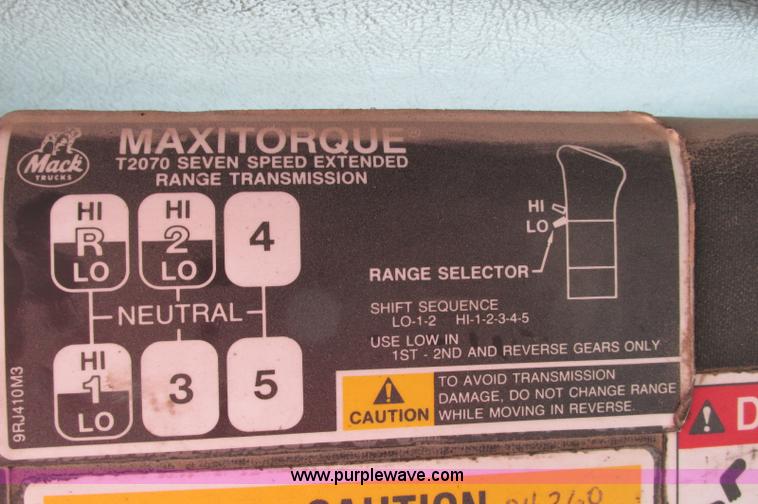 image for item E5145 1994 Mack RD690S truck cab and chassis