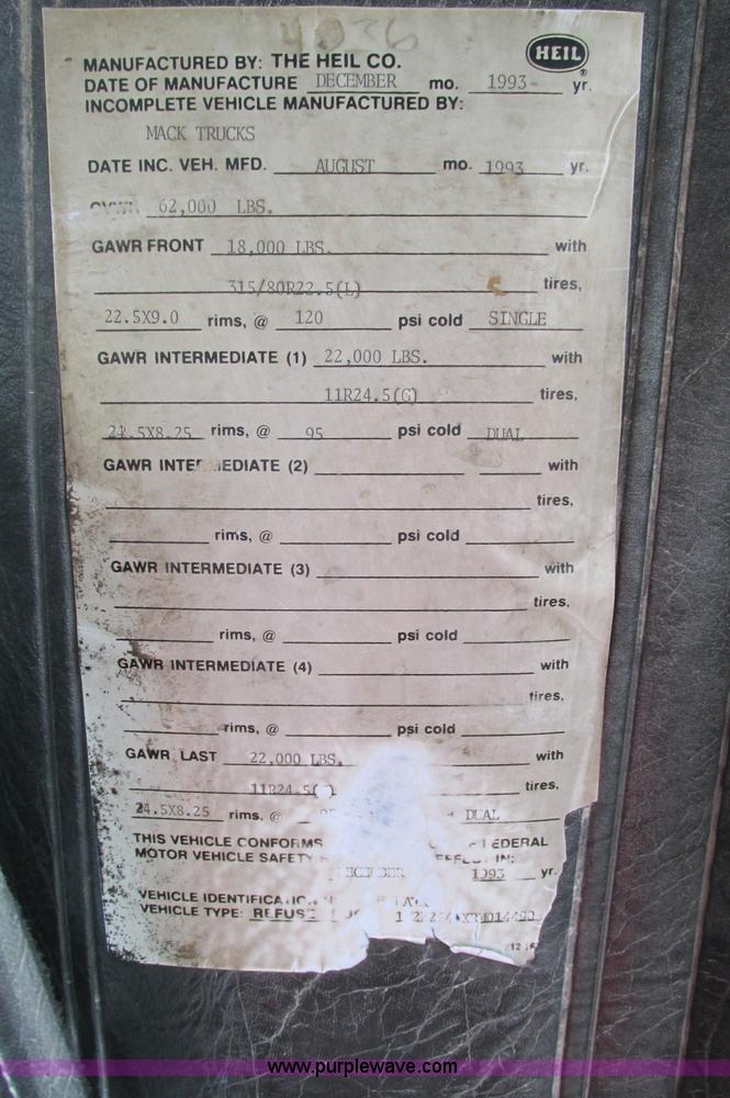 image for item E5145 1994 Mack RD690S truck cab and chassis