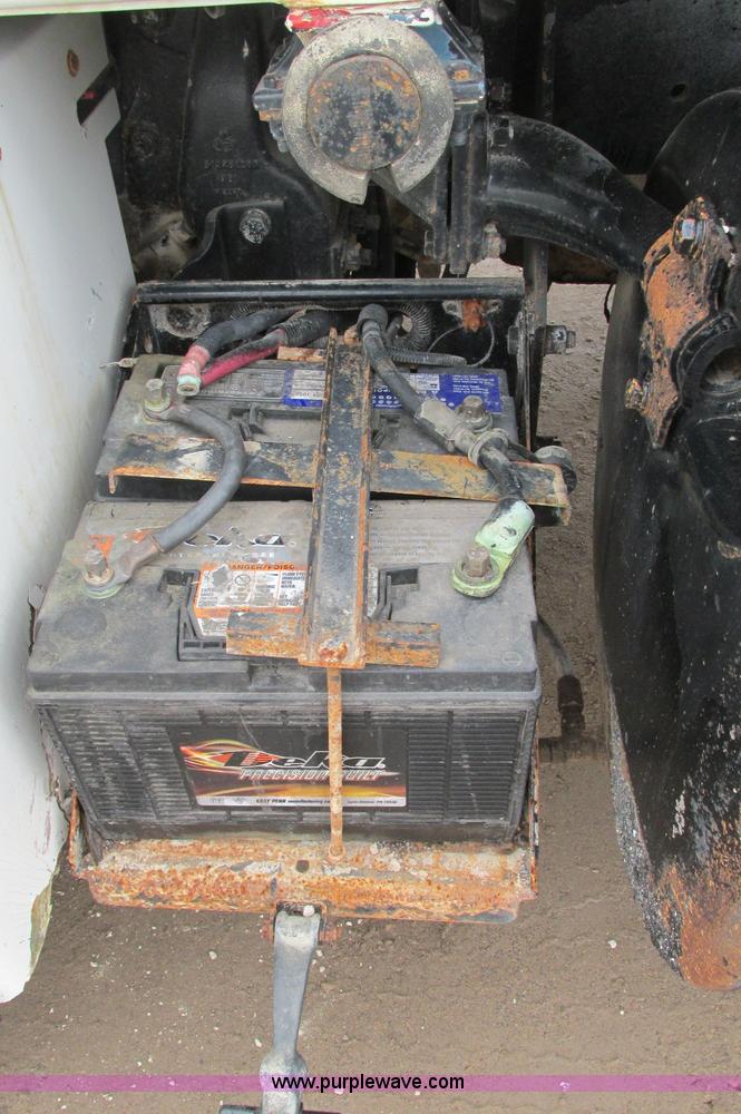 image for item E5145 1994 Mack RD690S truck cab and chassis