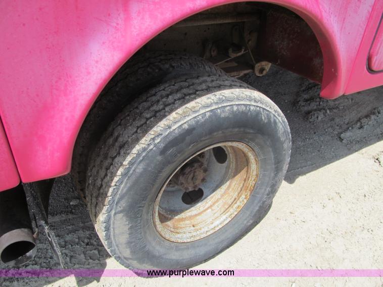 image for item G2997 1997 Ford F450 XLT Super Duty service truck