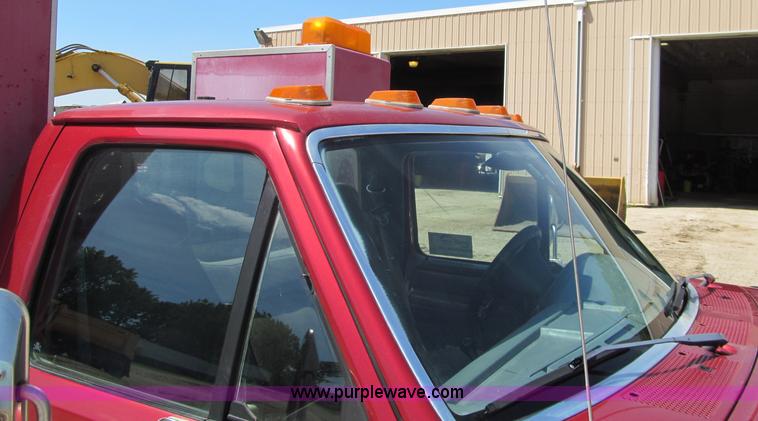 image for item G2997 1997 Ford F450 XLT Super Duty service truck