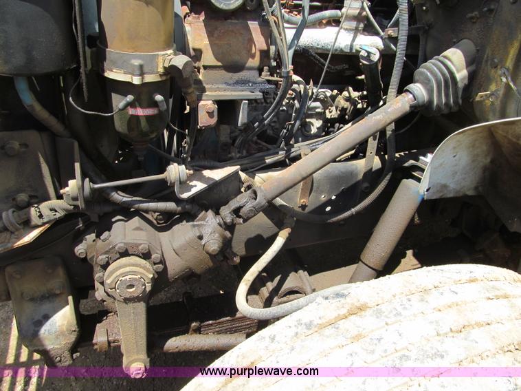 image for item G8677 1989 International 4900 semi truck