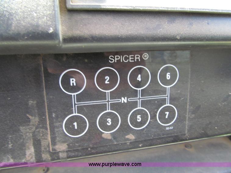 image for item G8677 1989 International 4900 semi truck