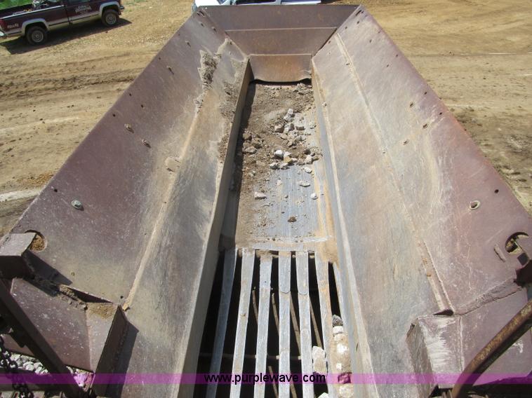 image for item G8678 Cedarapids portable jaw crusher