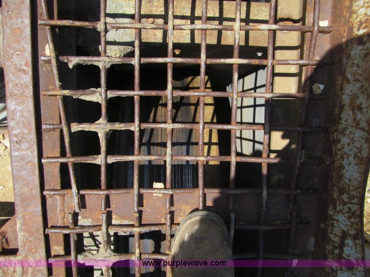 image for item G8678 Cedarapids portable jaw crusher