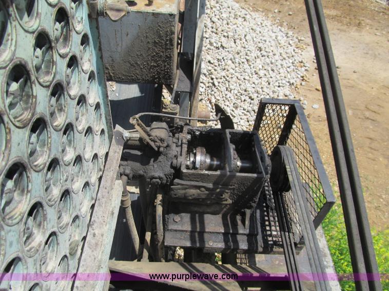 image for item G8678 Cedarapids portable jaw crusher