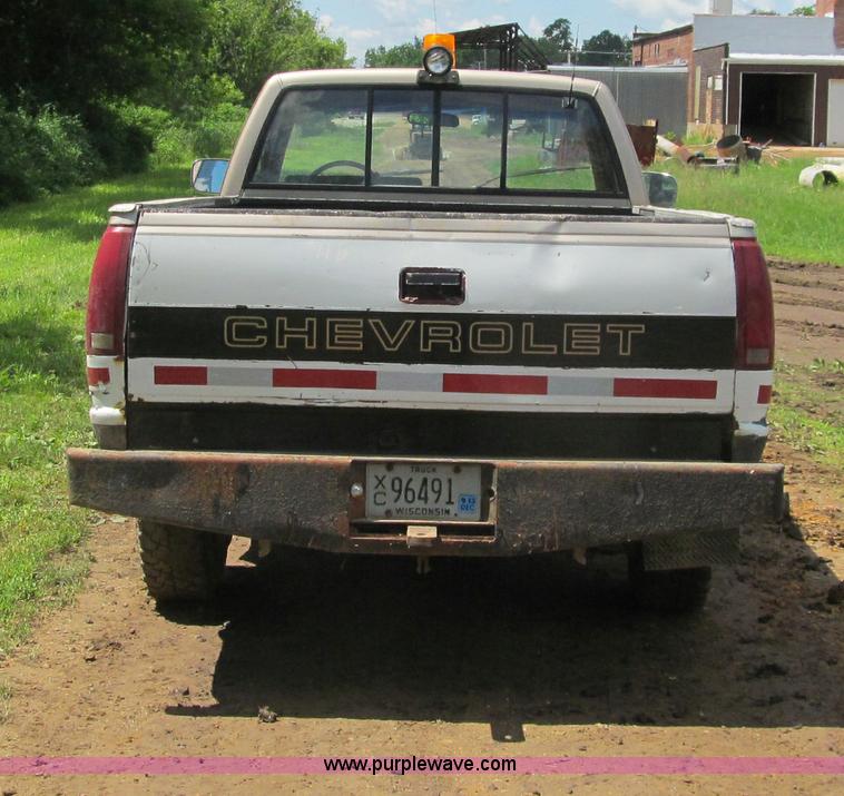 image for item G8679 1990 Chevrolet 560 pickup truck