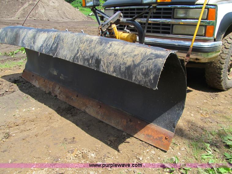 image for item G8679 1990 Chevrolet 560 pickup truck