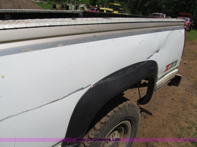 image for item G8679 1990 Chevrolet 560 pickup truck