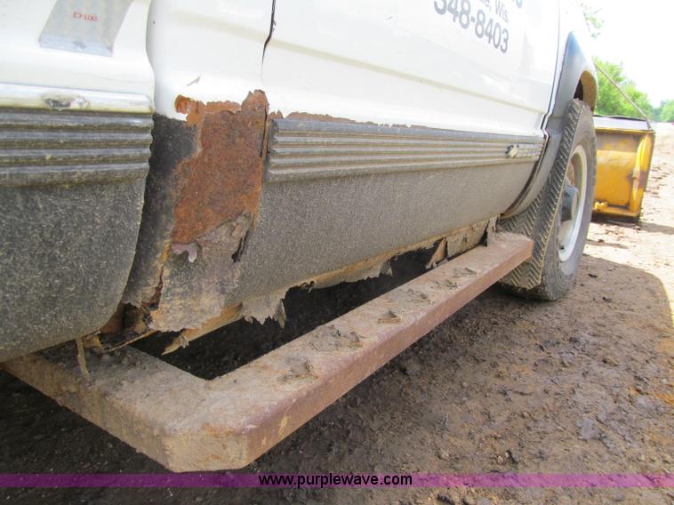 image for item G8679 1990 Chevrolet 560 pickup truck