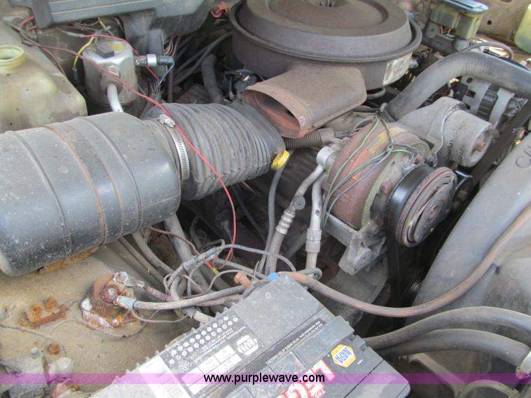 image for item G8679 1990 Chevrolet 560 pickup truck