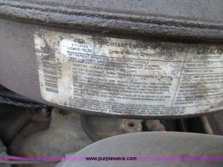 image for item G8679 1990 Chevrolet 560 pickup truck